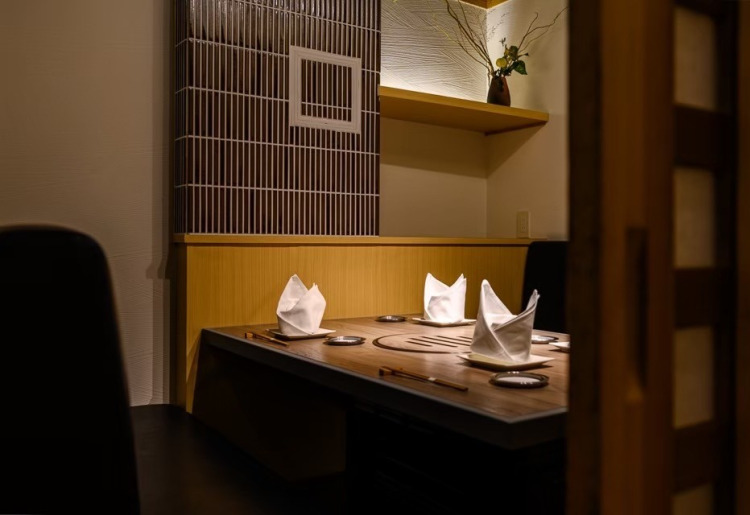 和モダンな完全個室でプライベートを重視